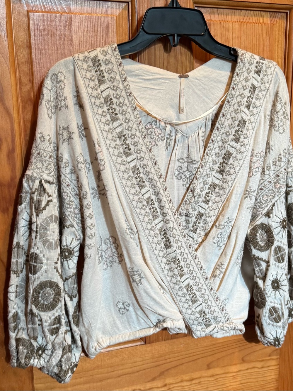 FREE PEOPLE EMBROIDERED PEASANT TOP